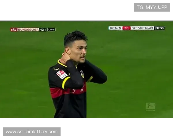 格吕尔头球击中立柱，不莱梅错失扳回一城最佳机会