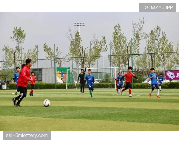 意甲俱乐部联合举办“足球开放日”，吸引数千名青少年参与